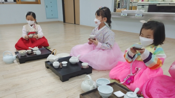 내토초등학교 병설유치원 문화체험의 날 다도 체험