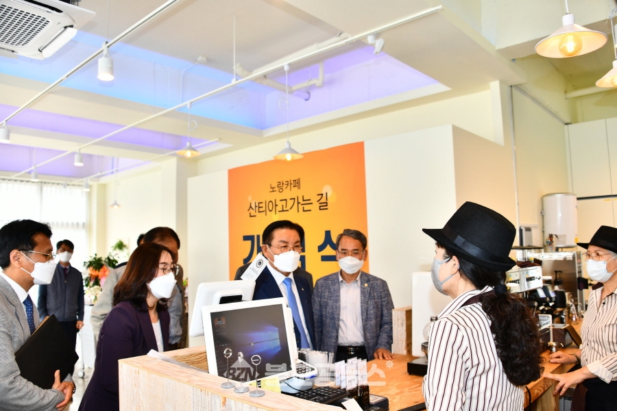 계룡시니어클럽, 노(老)랑카페 산티아고 가는 길 개점