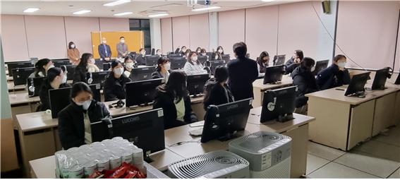한국메타버스연구원 울산지회 울산중앙여자고등학교 메타버스 체험교육 시작