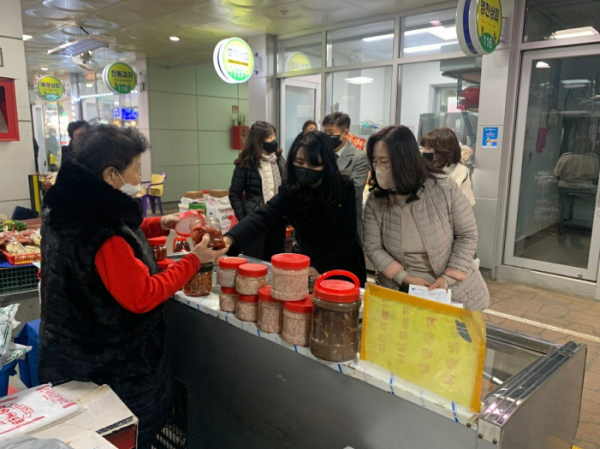 옥천교육지원청, 청렴 나누GO! 전통시장 살리GO!장보기 행사훈훈
