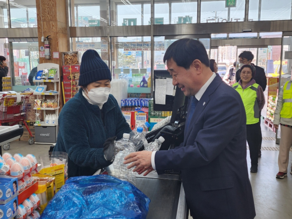 이재영 증평군수, 환경보전 활동 투명페트병 포인트제 앞장