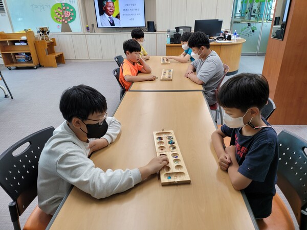 초강초, 다함더함 세계여행다문화 교육 실시