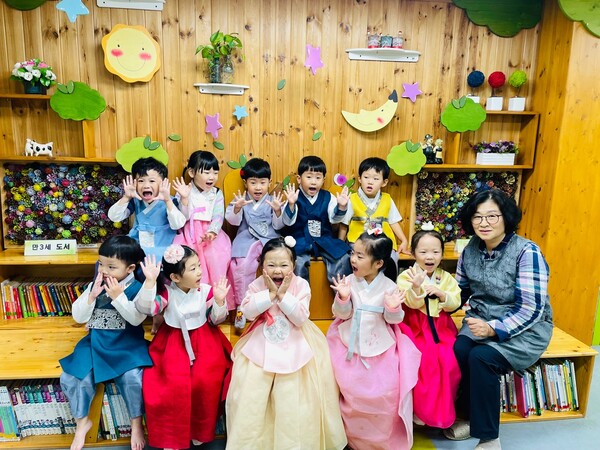 단양유치원 , 조부모와 함께하는 사랑나눔 송편만들기 실시