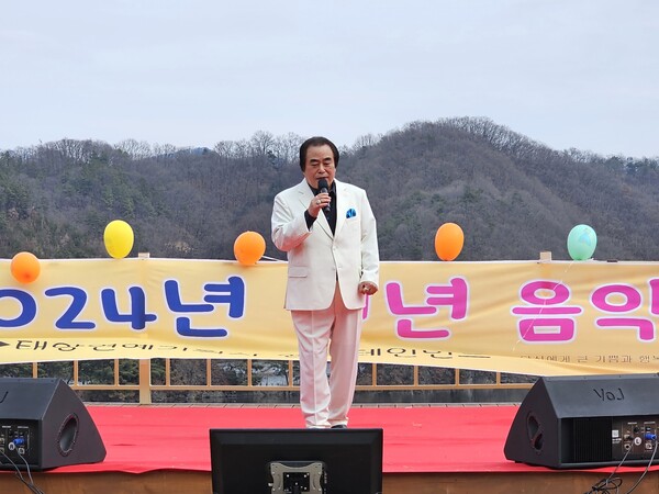 [영상 / 포토] 태양연예기획사, 2024 신년음악회...옥천 부소담악 아뜰리에