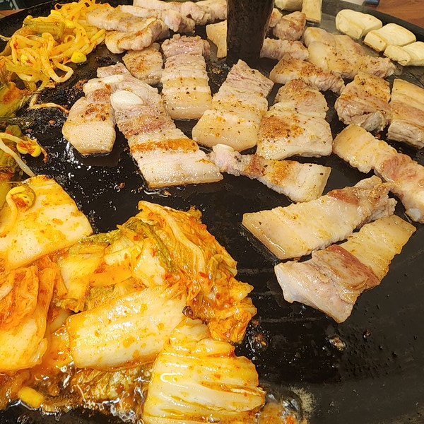 풍년마을 솥뚜껑 생삼겹살, 충북 음성군 확장 이전 오픈