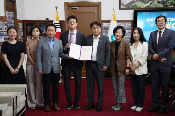 충북도, 반도체 핵심 소재 포토레지스트 분야 세계 1위 JSR와 투자 협약