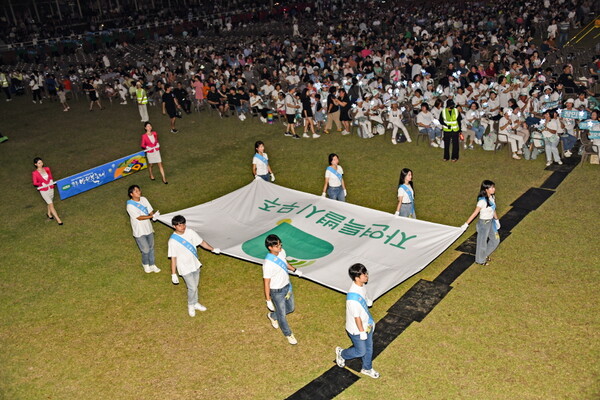 [포토] 제28회 무주반딧불축제, 주민 참여 전통놀이로 풍성한 볼거리