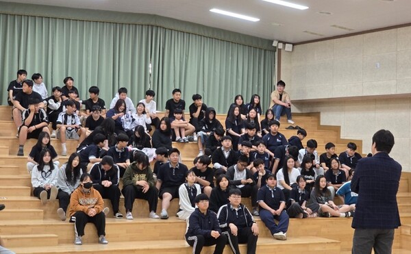 새너울중, 충북대학교 최두원 교수 초청통상교육 특강개최