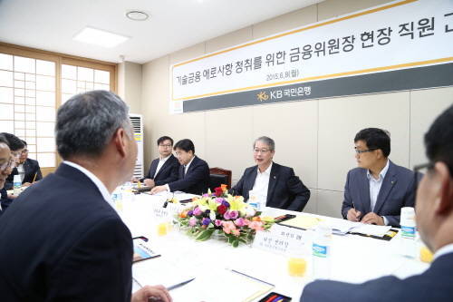 금융위원장, 국민銀 기술금융 우수지점 방문 현장 소통