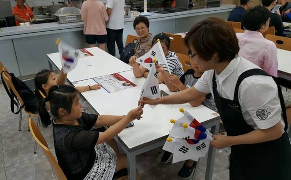 위즈코프㈜ 주암(천안)휴게소, 차량용 태극기 나눔 행사