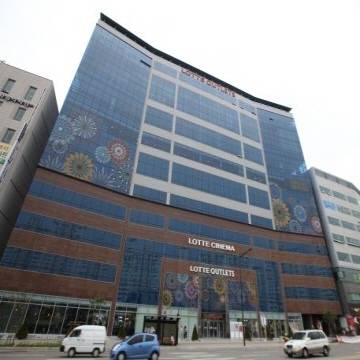 팩토리 키워드 접목시킨 하이브리드 아울렛 눈길