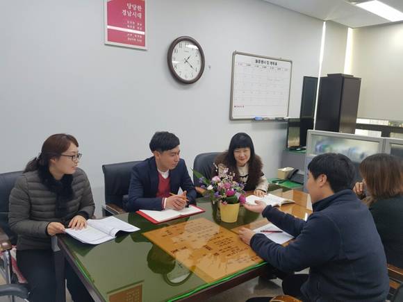 경남도, 화훼산업 활성화 위해 사무실에 꽃 장식