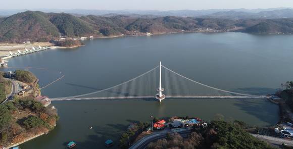 예산 예당호 출렁다리...402m '국내 최장 한국기록원 공식 인증'