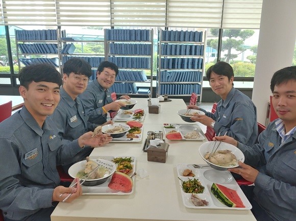CJ프레시웨이, 초복 맞아 임직원 대상 보양식 점심식사
