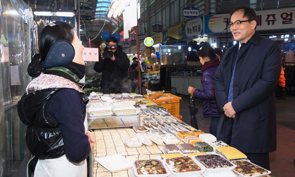 [포토] 박종호 산림청장, 대전 중리전통시장 방문