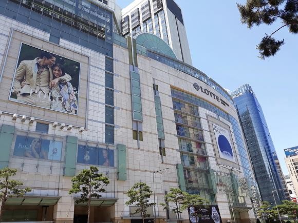 23번째 확진자 방문한 롯데백화점 본점·이마트 공덕점 임시 휴업