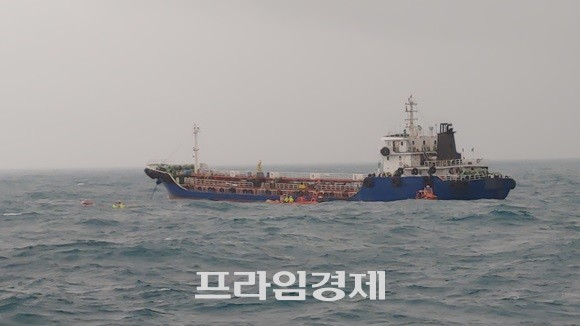 여수해경, 여수 남면 해상 1600톤급 유조선 화재 완전 진화