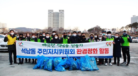 [포토] 맹정호 서산시장, 서산 중앙호수공원 일대 환경정화 운동 실시