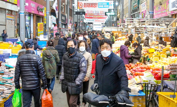 설 앞둔 포항 죽도전통시장 북적북적