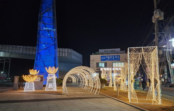 보령시 고래·보름달 등 야간경관조명 장식으로 아름다움 선사