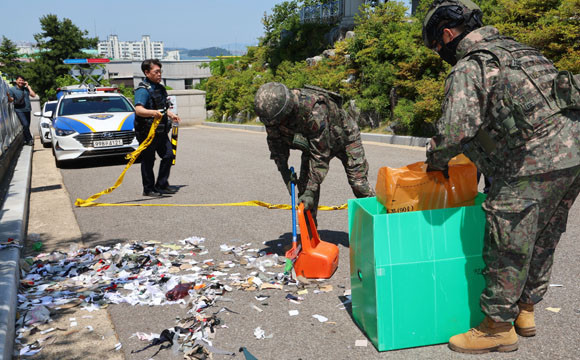 세 번째 북한 오물풍선, 전국 80여개 낙하