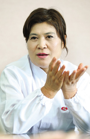 공장에서 직접 김치 담글 때 가장 행복