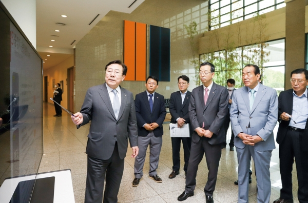 김기문 중기중앙회장, 중소기업인력개발원 시찰