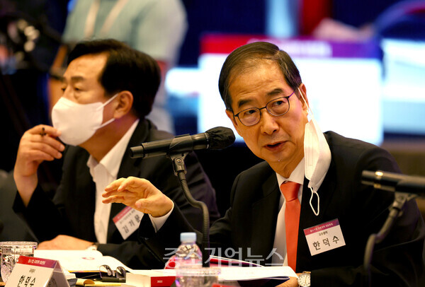 한덕수 총리와 중소기업 규제개혁 대토론회