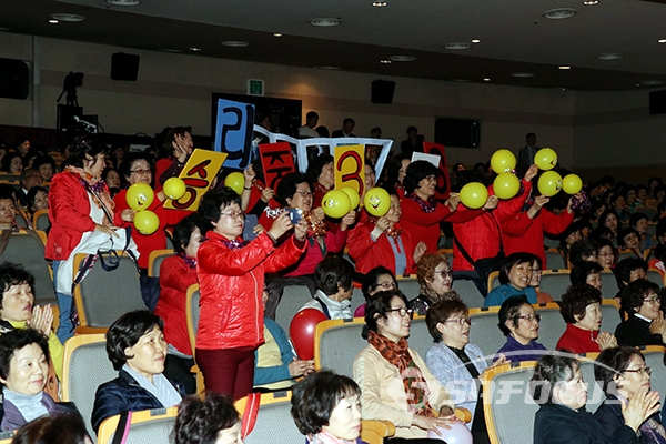 일성여중고, 만학도들의 영어말하기대회 열띤 응원