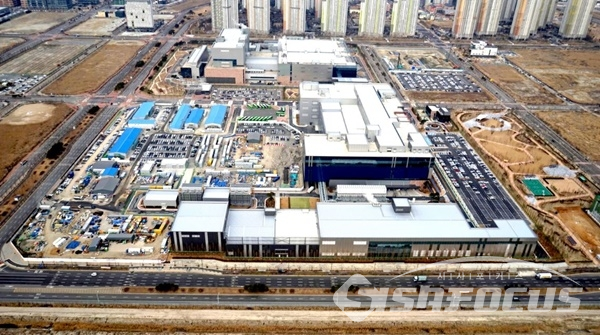 삼성바이오로직스, 3공장 완공 후 첫 계약 체결…주가 상승하며 시작