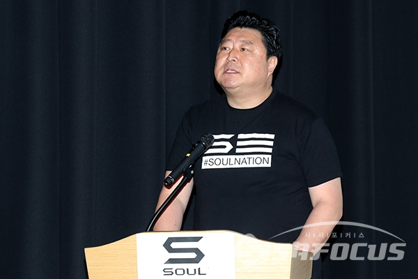 인사말하는 김상헌 극동음향 대표