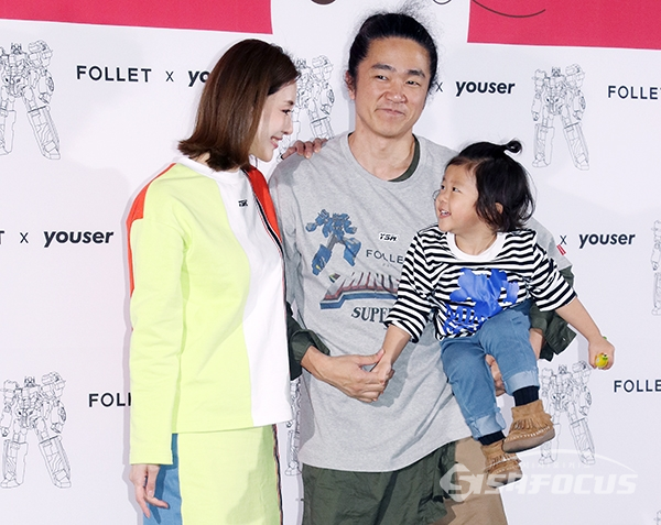 [포토] 타카기 리나-이재윤 PD 부부, 즐거운 패션쇼 나들이~
