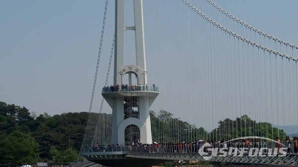 예산 예당호 출렁다리, 위생 엉망·바가지요금으로 관광객 불만 폭발