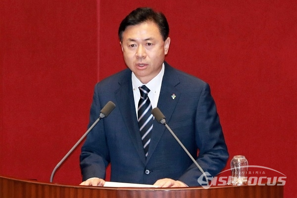 [포토] 인사말하는 김영춘 신임 국회사무총장