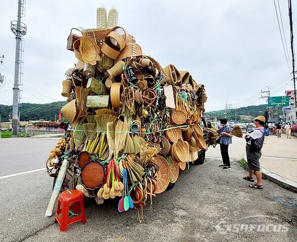 [포토] 시골 장날 찾아오는 만물트럭, 없는것  빼곤 다 있어...