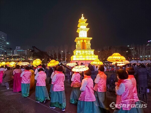 [포토]화엄사 사사자삼층석탑등 서울광장에서 불 밝혀