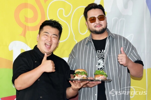 [포토] 김태우-이원일, 버거하우스 2호점 오픈했어요~