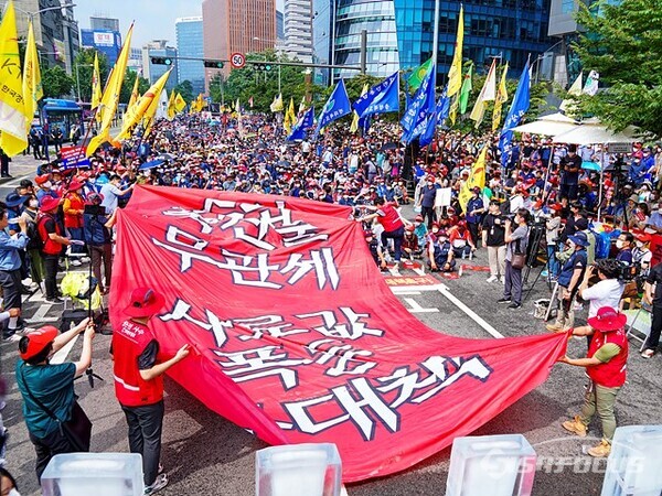 [포토]수입 축산물 무관세 철회하라...사룟값 안정대책 마련하라