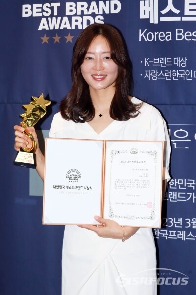 [포토] 소비자만족도 대상 수상한 엄하정 하얀달 대표