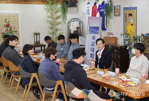 영암군, 청년 농수산 유통활동가와 목요대화...농수산물의 가치 높이자