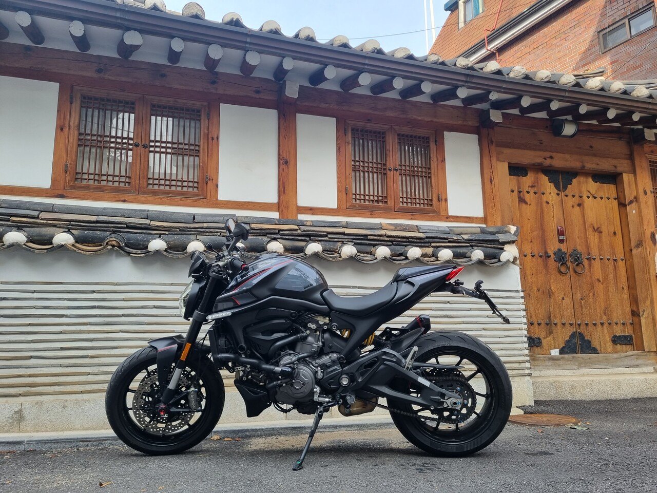 [바이크 시승기] 두카티 뉴 몬스터 바짝 감량한 괴물과 가을 속으로 풍덩!