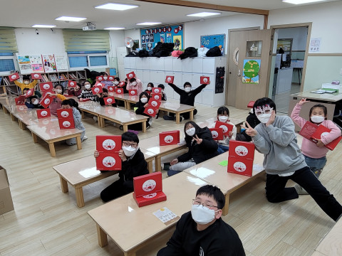 부스러기사랑나눔회-디홈바이오 지역아동센터, 아동의 건강한 성장 위한 ‘잭과 홍나무’ 후원 물품 전달