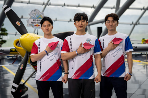 대한민국 국가대표팀, 종이비행기 올림픽에서 금메달 수상
