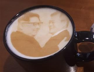 문재인·김정은 라테…평화를 마셔요