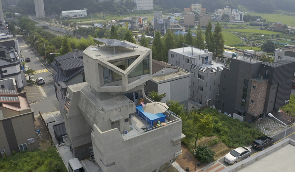 [건축탐구 집] 재미있는 家 : 날마다 젊어지는 도깨비 집·놀이터를 품은 부엉이 집