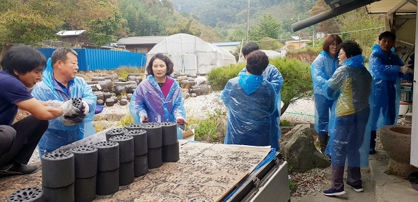 정읍 정주이발관, 연탄과 성금으로 이웃사랑 실천