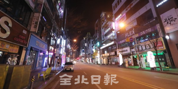 거리두기 2단계 격상, 전주 번화가 썰렁 주점은 텅텅