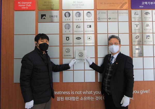 완주 마스크업체 제이애스·제이에스테크, 코로나19 방역지원 공로 적십자 최고명예장 수상