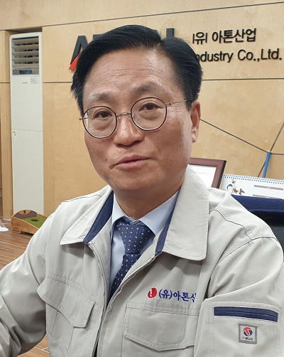 [뉴스와 인물] 요소수 지역 공급 나선 김기원 (유)아톤산업 대표이사
