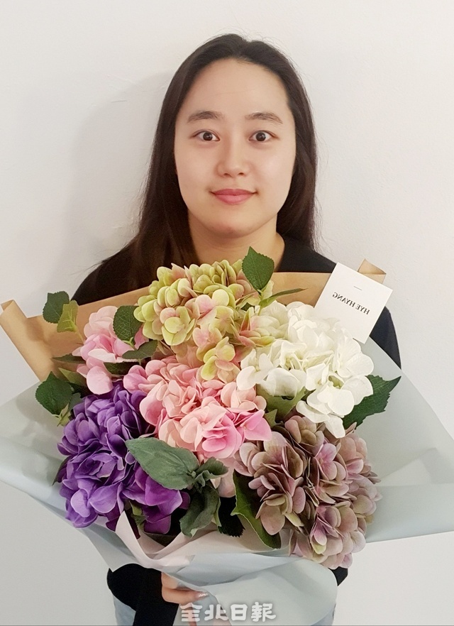 꽃 나눔으로 구도심 활력 넣는 강태경 혜향플라워카페 대표